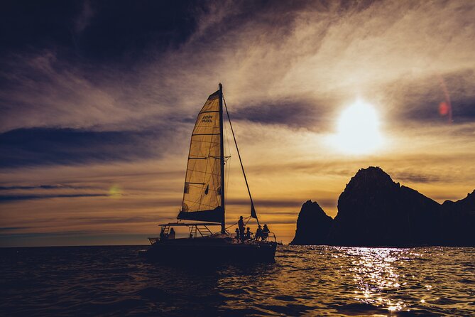 Los Cabos Luxury Sailing Sunset Tour - Sailing past El Arco and Land’s End