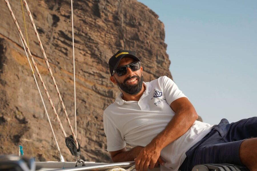 Los Gigantes: Sailing Excursion with Swimming, Drink & Tapas - Language, comfort, and the small-boat feel
