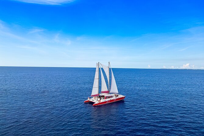 Luxury Champagne and Lobster Sail to Boca Catalina - A small catamaran instead of a floating crowd