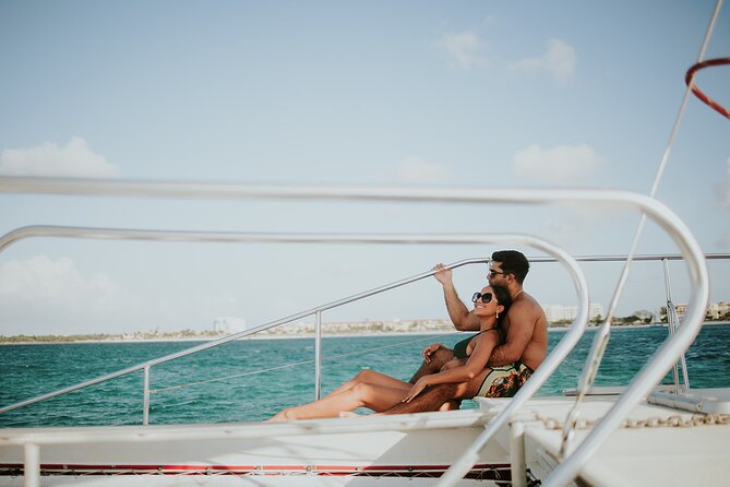 Luxury Champagne and Lobster Sail to Boca Catalina - What lunch and the open bar are really like