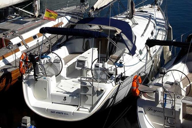 Luxury sailboat ride with drinks and aperitif-Small Groups - Port Vell and the changing city skyline