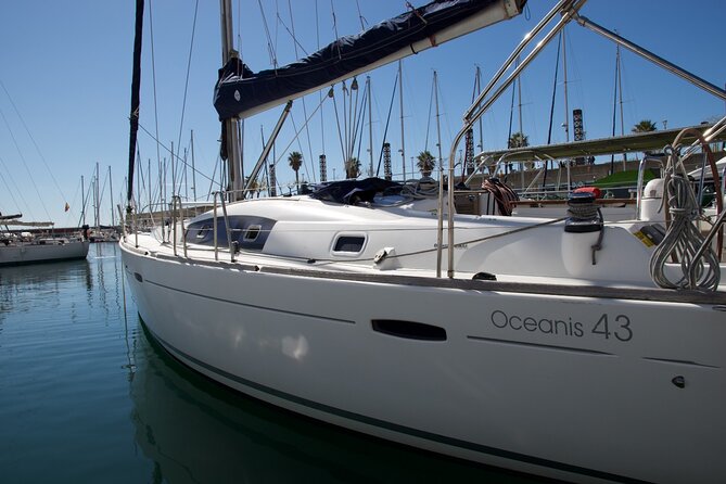 Luxury sailboat ride with drinks and aperitif-Small Groups - Seeing Barcelona’s landmarks from the Mediterranean