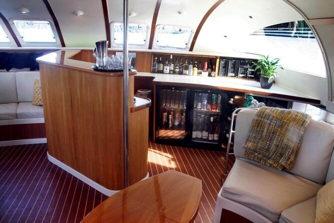 Luxury Sailing - Māori Rock Carvings - Taupo Sailing Adventures - Drinks, snacks, and the onboard atmosphere