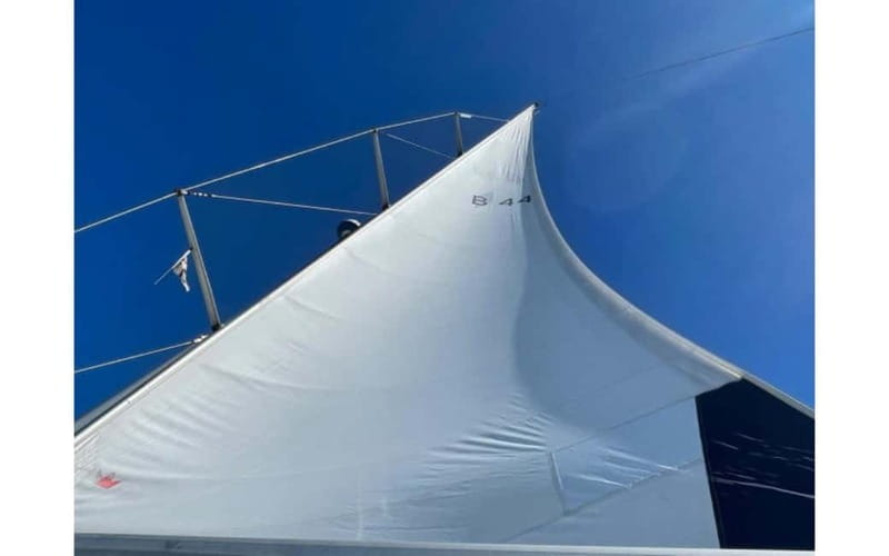Maddalena Archipelago: Full-Day Sailboat Tour with Lunch - A short sail into the Maddalena Archipelago