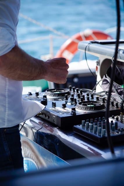 Malaga: Catamaran Sailing Cruise with Swimming & Optional DJ - Should you book the Mundo Marino catamaran?