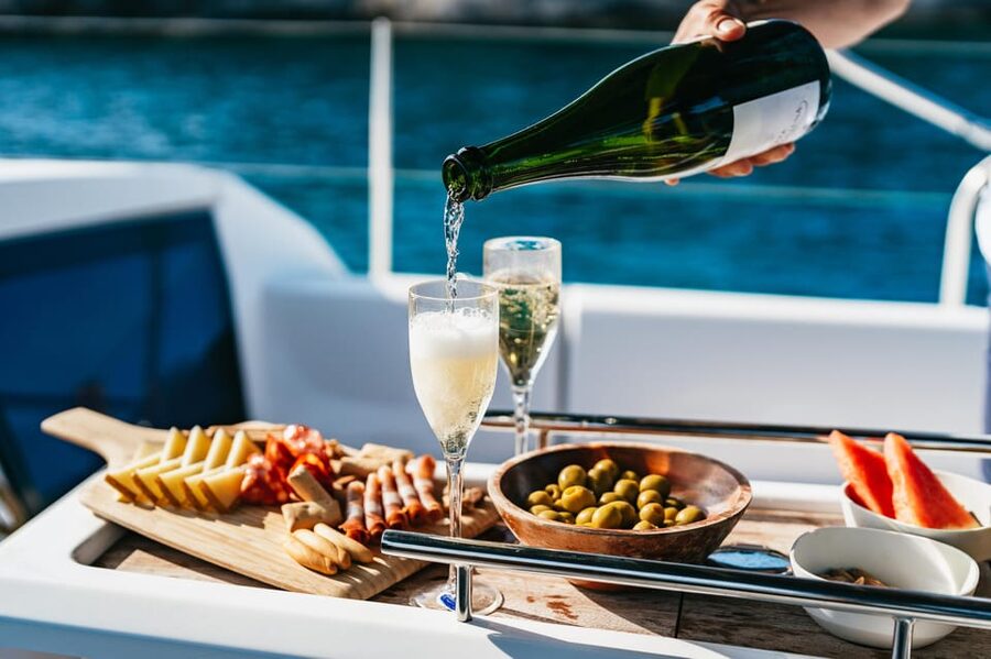 Mallorca: Midday or Sunset Sailing with Snacks and Open Bar - Four Hours on the Water, Broken Into Three Easy Stages
