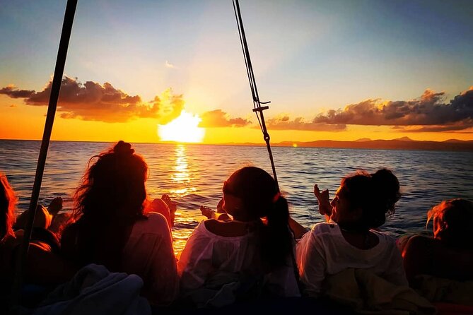 Mallorca Sailing Adventure with Snorkeling, Snacks & Drinks - The captain makes the day