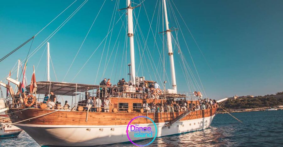 Malta: Sailboat Party with an Open Bar, Snack, and Swimming - Key points to know before booking