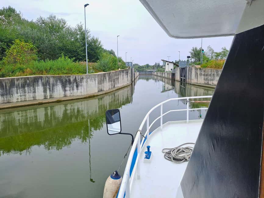 Mantua: Guided sailing from the Park to the Port with the water elevator - Italian commentary, with help for English and German speakers