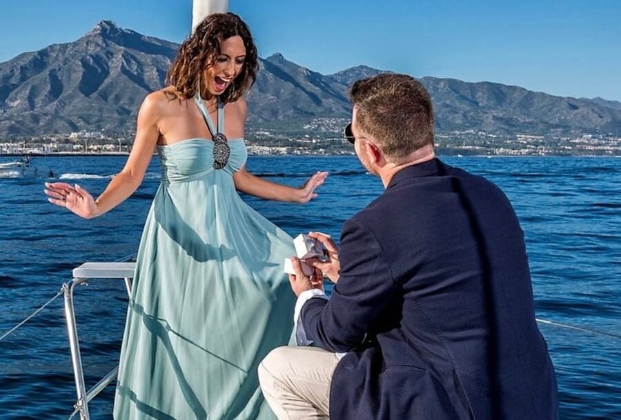 Marbella: Puerto Banús Private Sailing Cruise with Drinks - Setting sail from Puerto Banús