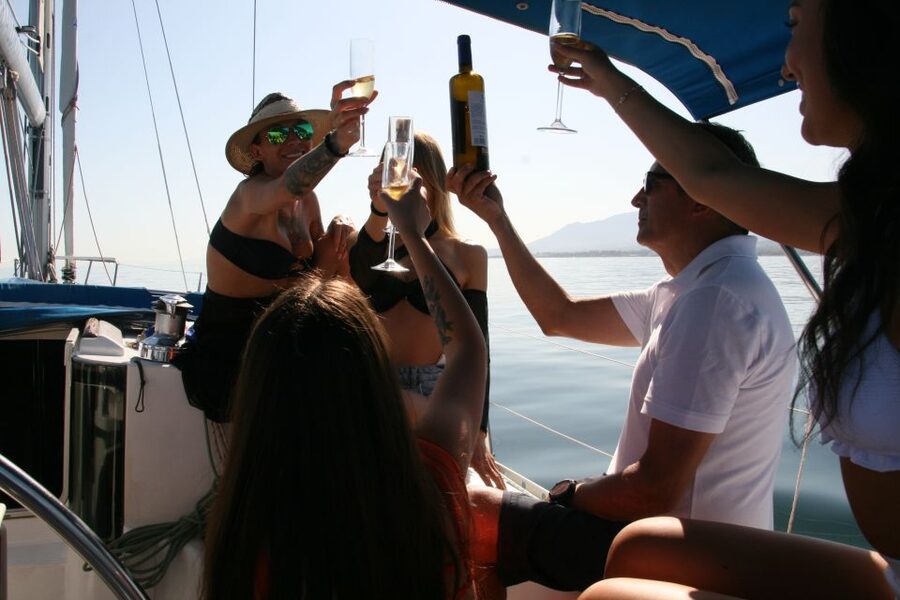 Marbella: Puerto Banús Private Sailing Cruise with Drinks - Dolphin spotting without false promises