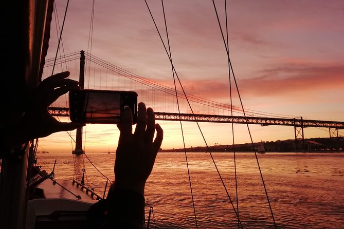 Marriage proposal on a Vintage Sailboat - Cristo Rei across the Tagus