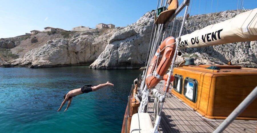Marseille: Calanques Sailing Day Trip with Lunch and Wine - Why this Marseille boat day is different