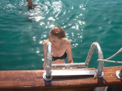 Calanques Sailing Day Trip with Lunch and Wine