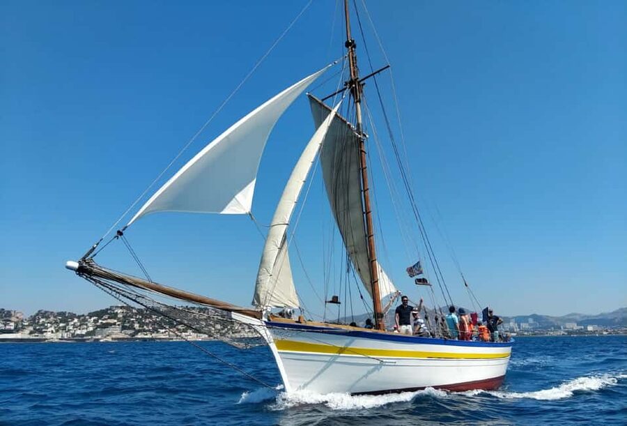 Marseille: Château d'If and Frioul Calanques Sailing Cruise - The Calanques views and the return along Marseille