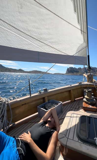 Marseille: Day sailing in the heart of the Calanques with organic lunch and wine - Time in the Calanques National Park
