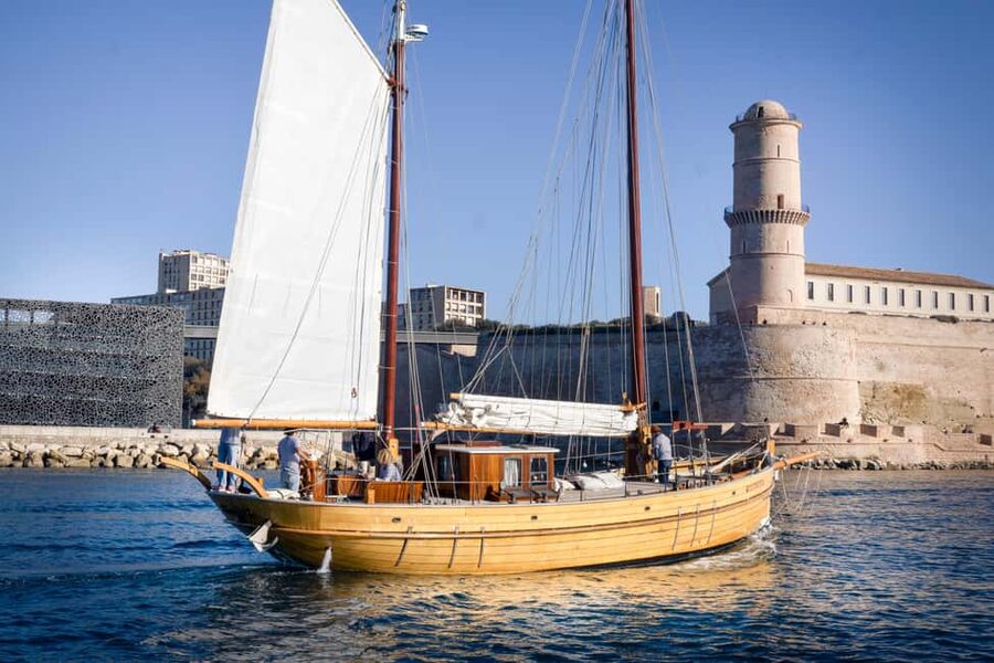 Marseille: Half-day sailing + snorkeling in the Calanques - Morning or afternoon: choosing the better departure