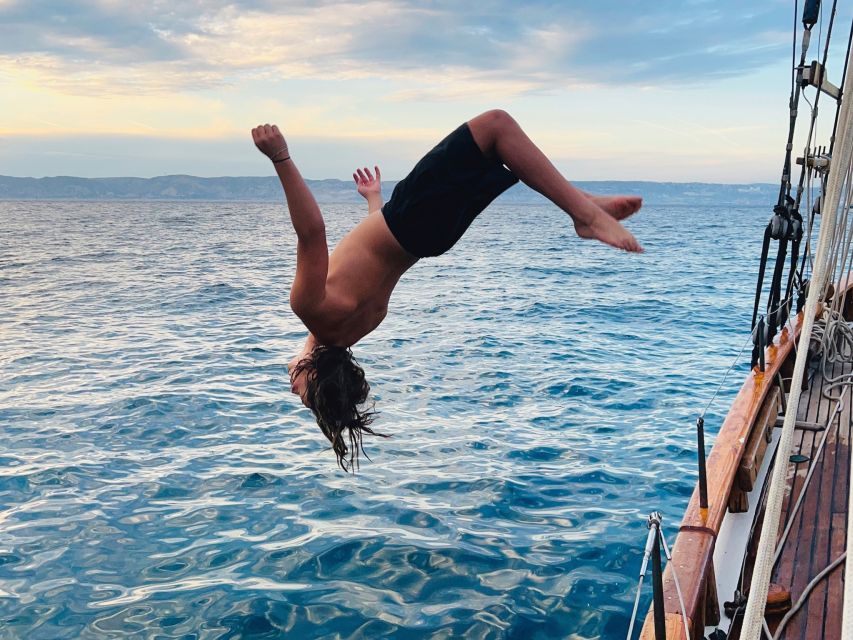 Marseille: Sailboat Cruise with Lunch, Swim & Organic Wine - The sailing crew is part of the attraction
