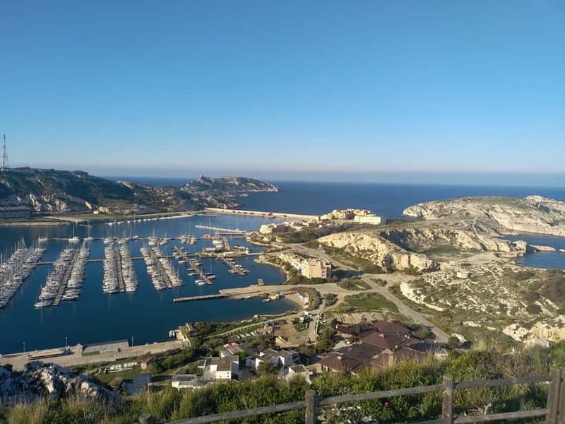Marseille: Sunset Sailboat Trip - From the Marseille waterfront toward Frioul