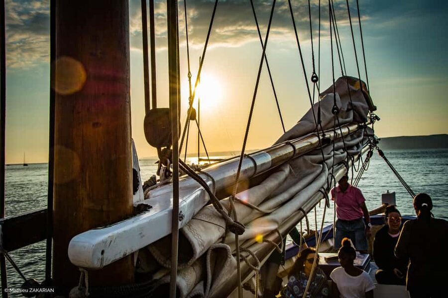 Marseille: Sunset Sailing, Buffet, and Wine - The Corniche Kennedy, Vallon des Auffes, and Malmousque