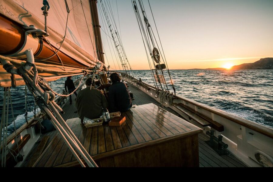 Marseille: Sunset Sailing Cruise with Dinner and Wine - Leaving Marseille from the Old Port