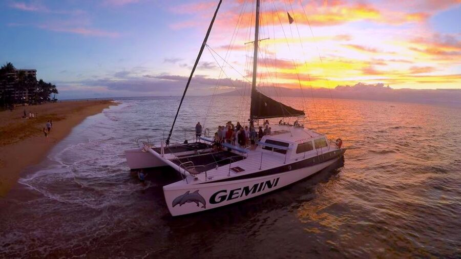 Maui: 2 Hour Sunset Dinner Sail with Open Bar and Appetizers - Boarding From the Sand, Barefoot