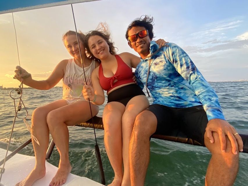 Miami: Intimate Sailing in Biscayne Bay w/ Food and Drinks - Snacks, drinks, and the sunset return