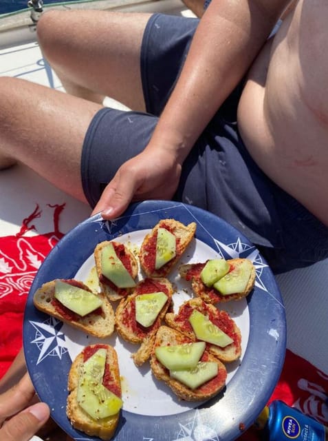 Milos: Full-Day Sailboat Cruise with Food and Open Bar - Gerakas Beach and lunch aboard