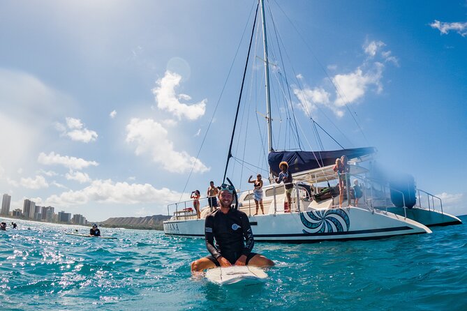 Moana’s Waikīkī Grand Guided Turtle Snorkel & Sailing Adventure - The return sail and included drink