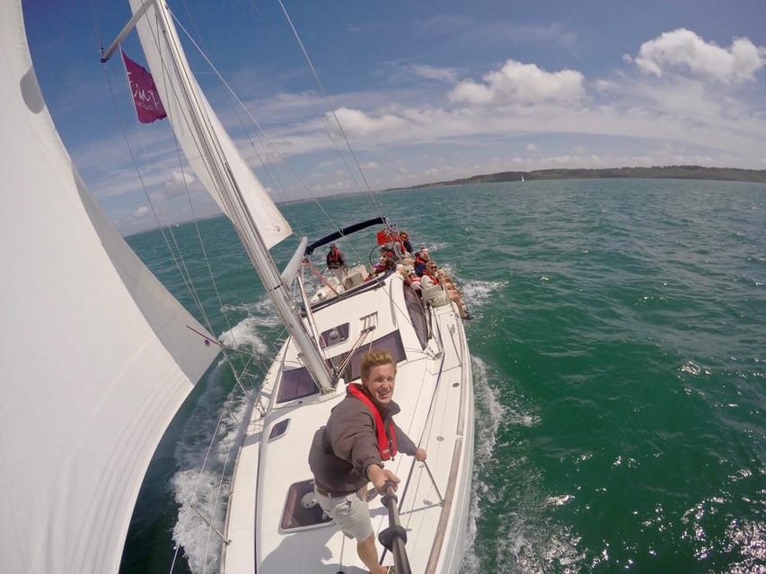 New Forest: Sail with Lunch or Dinner from Lymington - Anchoring off the Isle of Wight for lunch or dinner