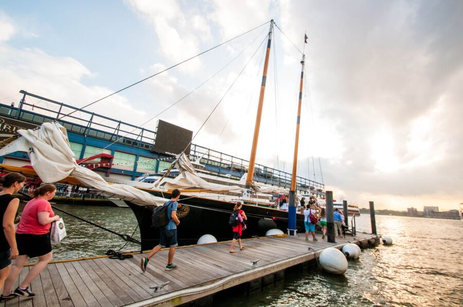New York City: Sunset Sail Aboard a Schooner - Sunset, drinks, and the evening mood
