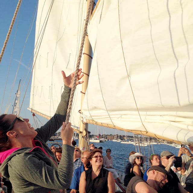 Newport: Day Sail on Narragansett Bay aboard Aquidneck - Leaving Newport Harbor aboard Aquidneck