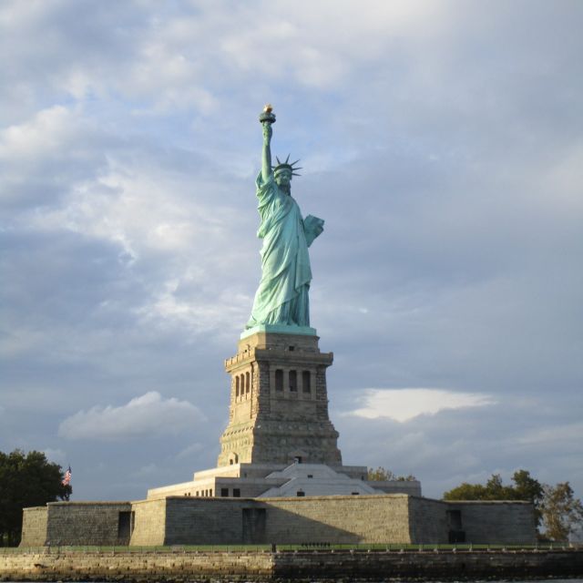 NYC: Brooklyn Sightseeing Sailboat Cruise - From Pier 5 Toward Brooklyn’s Bridges