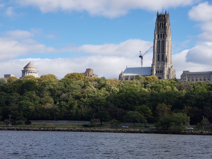 NYC: Hudson River Fall Foliage Sailing Trip - Sailing north beside the Upper West Side