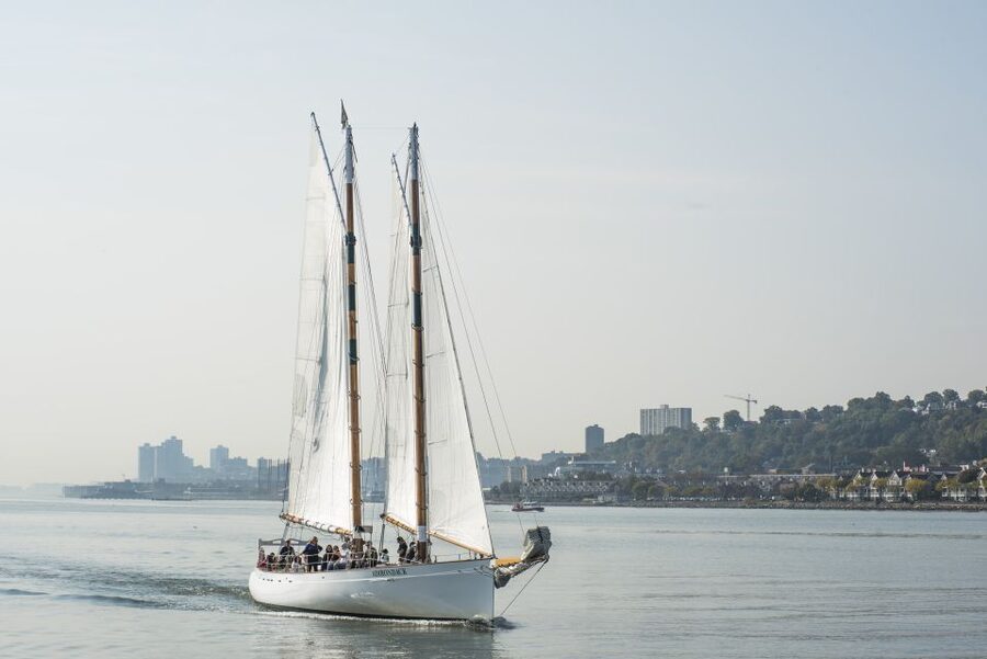 NYC: Hudson River Fall Foliage Sailing Trip - A classic boat with a relaxed crew