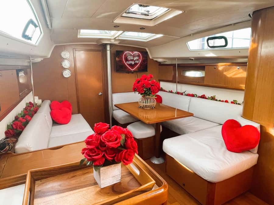 NYC: Private Champagne Sail to the Statue of Liberty - Champagne, music, and special occasions