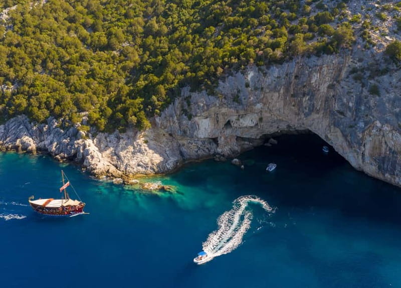 Nydri: Sailing Through History. Daily Cruise with Beach BBQ - What the $88 price really includes