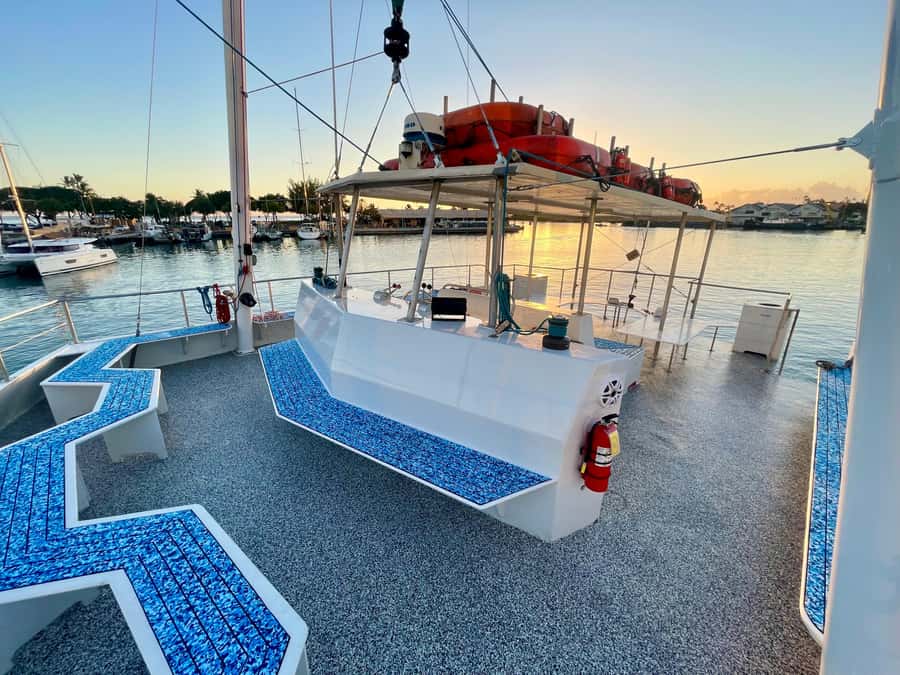 Oahu: Sunset Sail Cruise in Waikiki - Sunset, snacks, and simple comforts