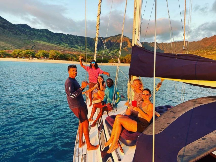 Oahu: Sunset sailing in small intimate groups - Who will enjoy this sunset sail most