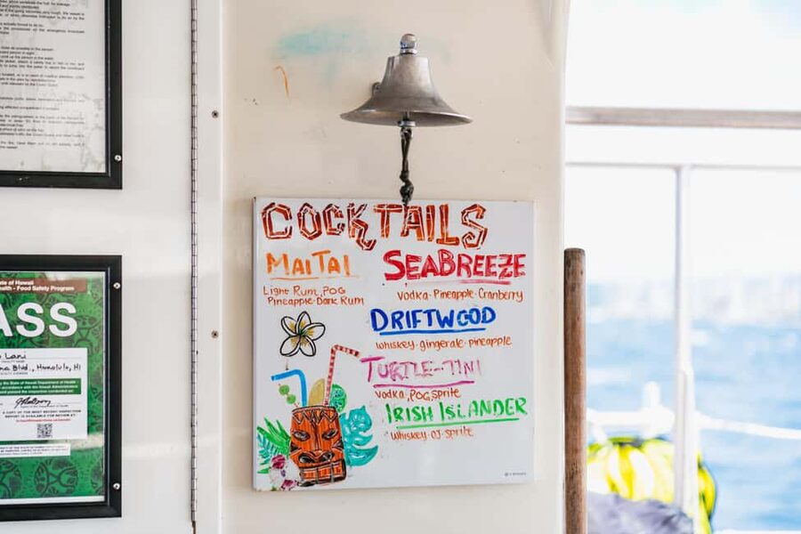 Oahu: Waikiki Turtle Snorkel Sail - The return ride, drinks, and onboard comfort