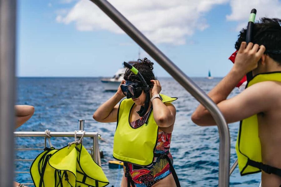 Oahu: Waikiki Turtle Snorkel Sail - Reaching the reef near Waikiki