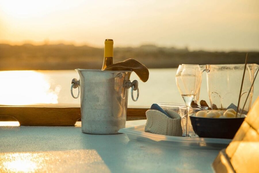 Ortygia: Sailing Tour to Plemmirio with Aperitif - Fiesta II, an old-fashioned way to travel