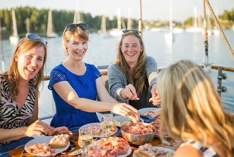 Oslo: Fjord Dinner Cruise on Sailing Ship w/ Seafood Buffet - The final call