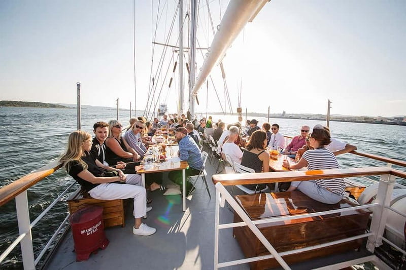 Oslo: Fjord Dinner Cruise on Sailing Ship w/ Seafood Buffet - What the historic sailboat adds