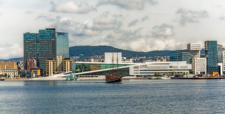 Oslo: Fjord Mini Cruise by Wooden Sailing Ship - Bygdøy, cottages, and the greener side of Oslofjord