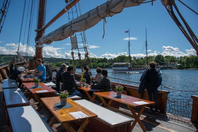 Oslo: Oslo Fjord Sightseeing Cruise by Sailing Ship - What the multilingual guide adds