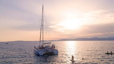 Palma de Mallorca: Deluxe Catamaran Sailing Tour with Meal
