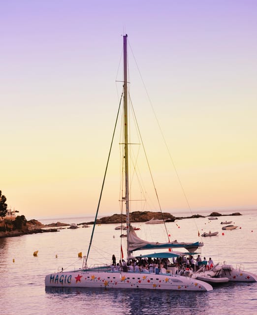 Palma de Mallorca: Sunset Sailing Catamaran Trip with Drink - Why this short sunset cruise works