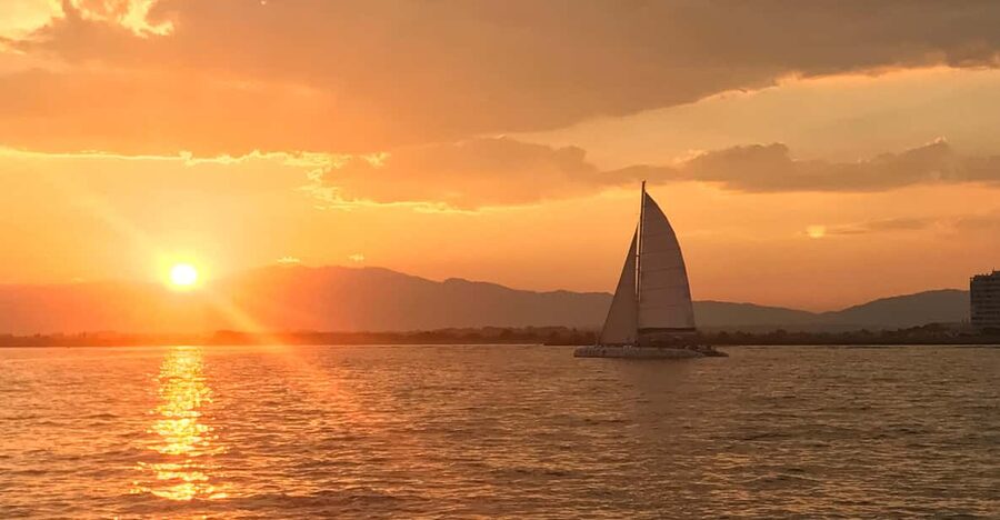 Palma de Mallorca: Sunset Sailing Catamaran Trip with Drink - Leaving the port and seeing Palma from the sea