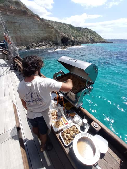 Palma de Mallorca: Wooden Sailboat; Food, Views & History - Local food after time in the sea